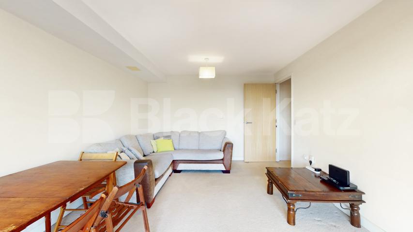 2 bedroom apartment seconds away from Caledonian road station inc all bills Cottage Road inc all bills, Caledonian Road
